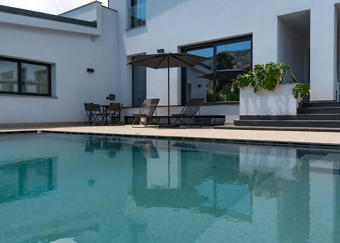 Tina Villa Mondello